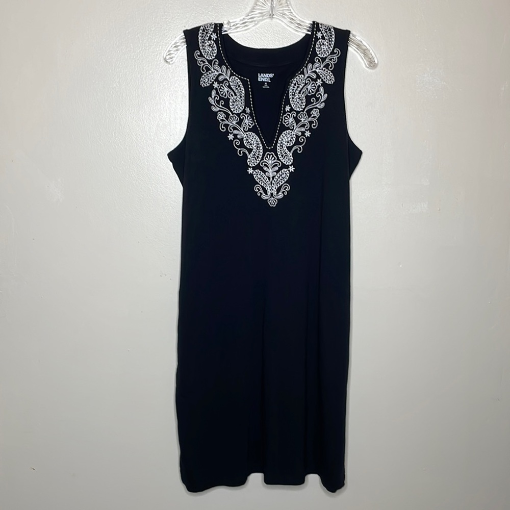 LANDS’ END Dress Black & White Shift Cotton Embroidered Neckline Comfortable Med